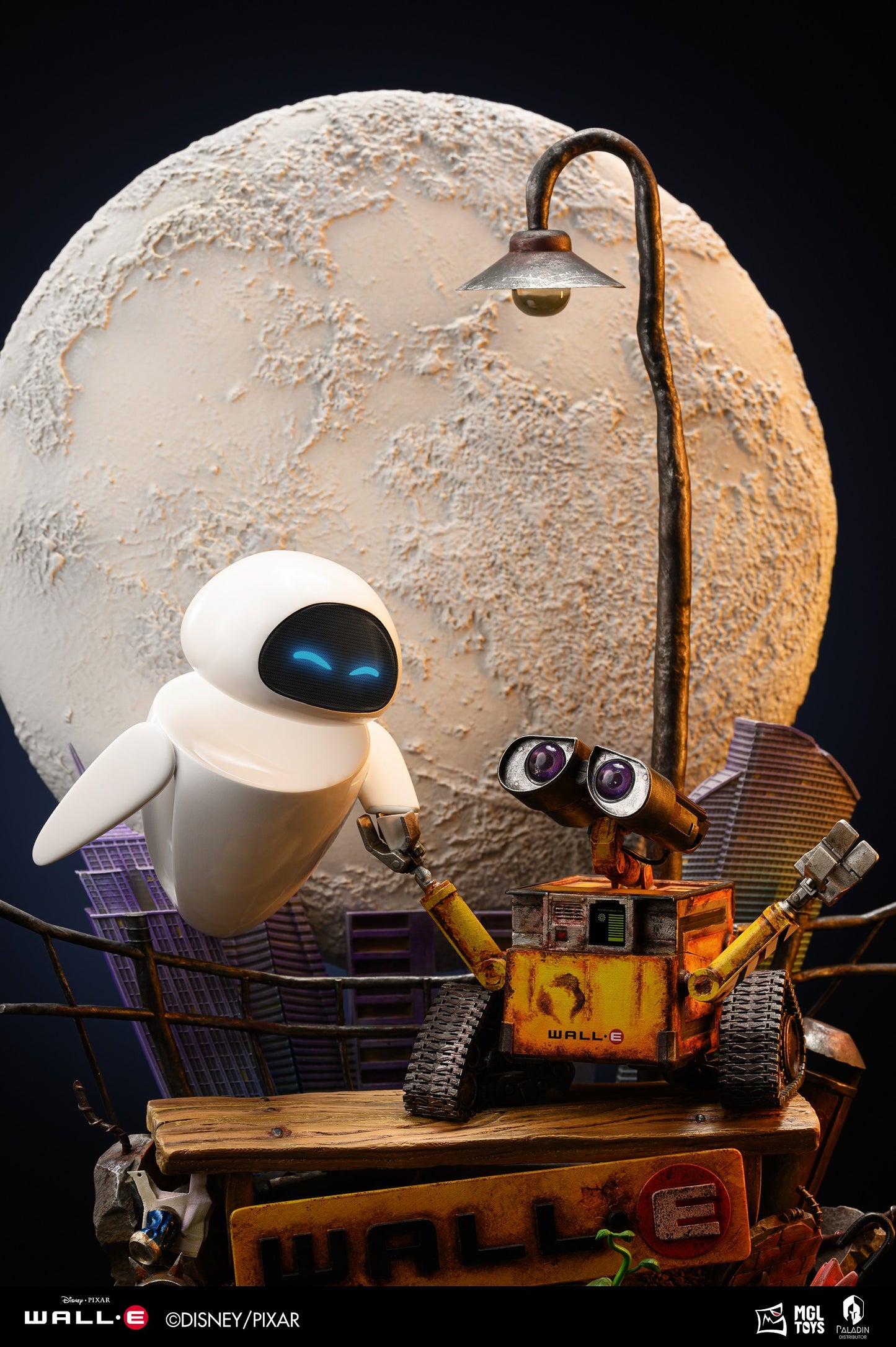 MGL TOYS - WallE and Eve (Licensed by Disney/PIXAR) [PRE-ORDER]