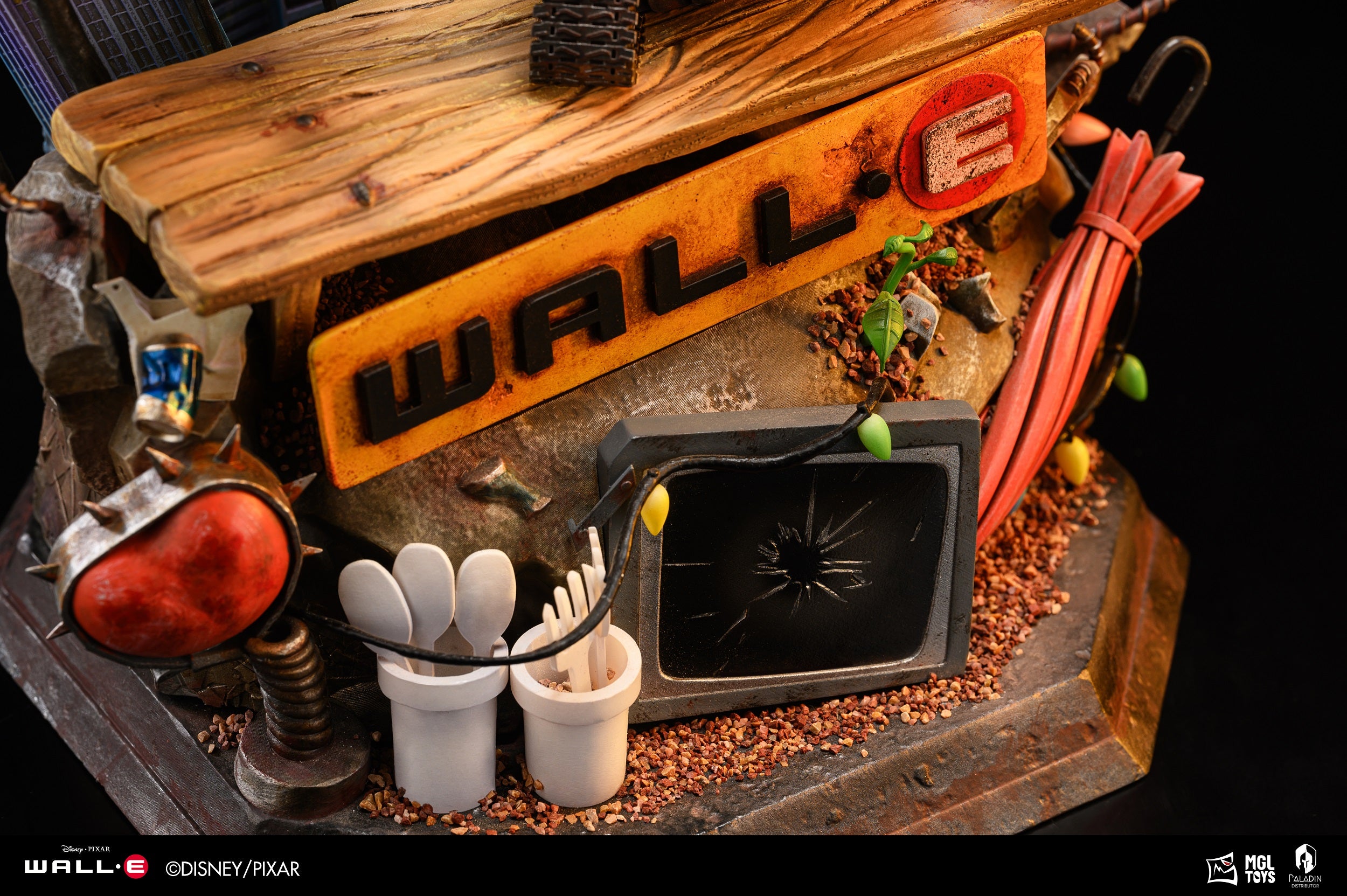 MGL TOYS - WallE and Eve (Licensed by Disney/PIXAR) [PRE-ORDER